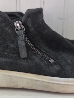 Ecco Wonen's 8 Black Suede Leather Zip-Top Casual Sneakers Ankle Bootie
